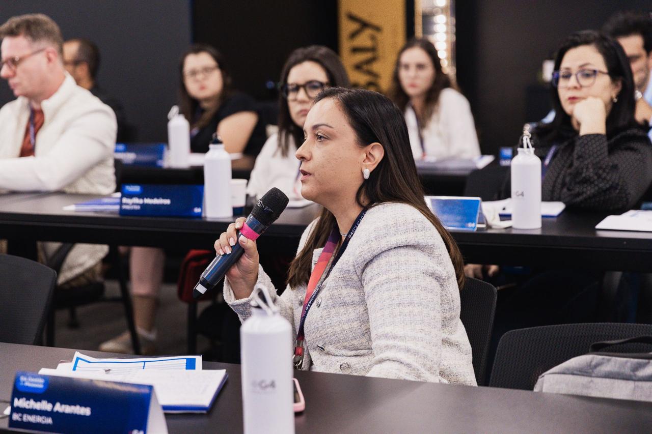 Michelle Lemes participando de uma formação executiva
